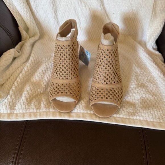 Kim Rogers Memory Foam Peep Toe Sandals - Picture 2 of 6